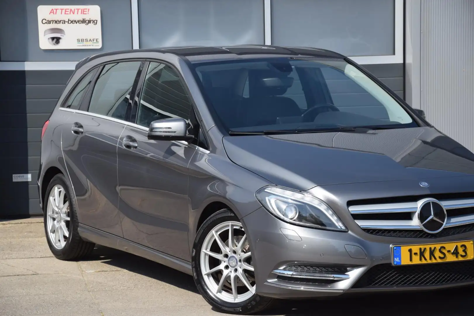 Mercedes-Benz B 200 Prestige / Automaat / Navigatie / Xenon / Stoelver Grijs - 2
