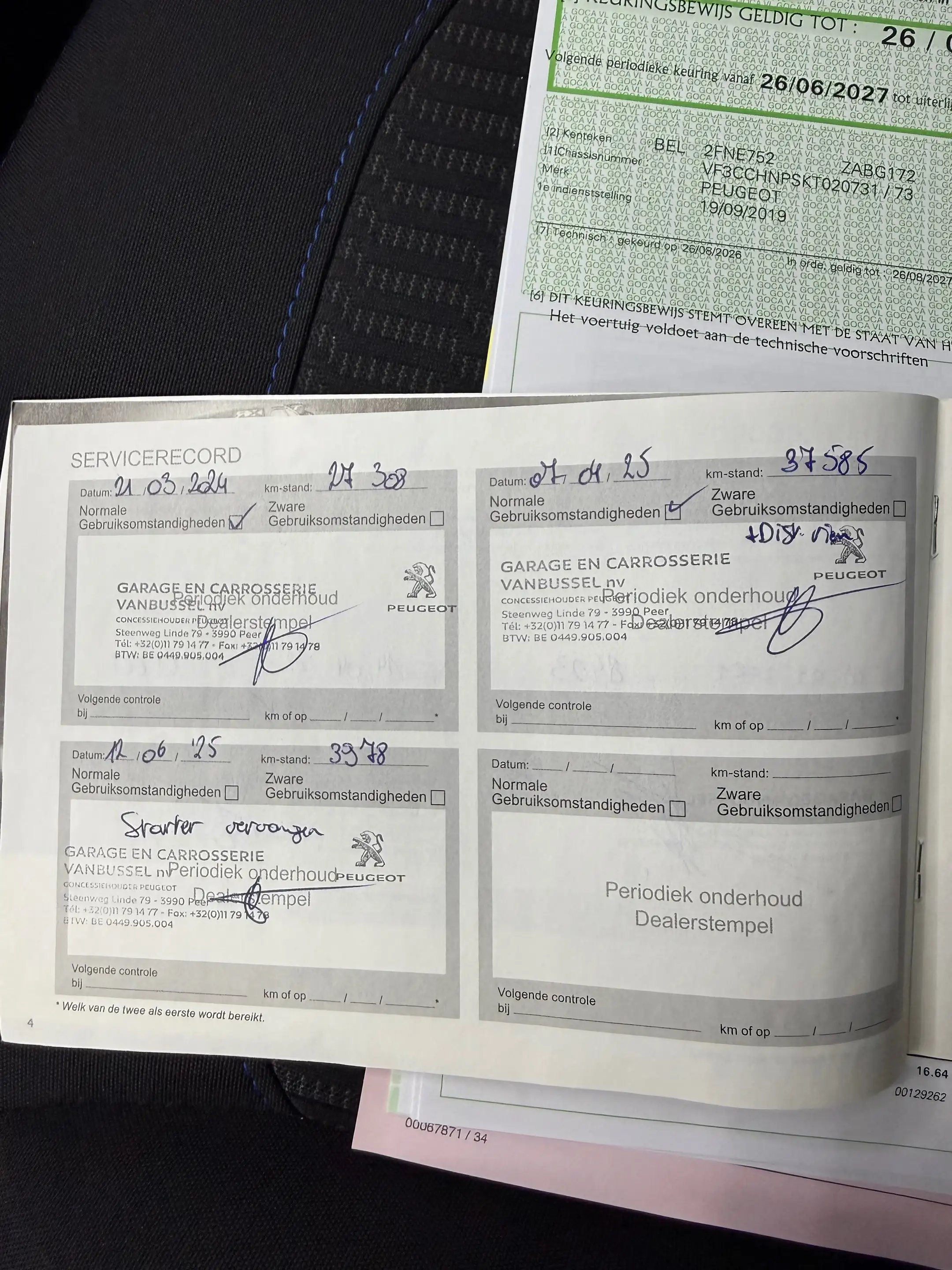 Peugeot 208 208 1.2 PureTech Signature S — photo 14
