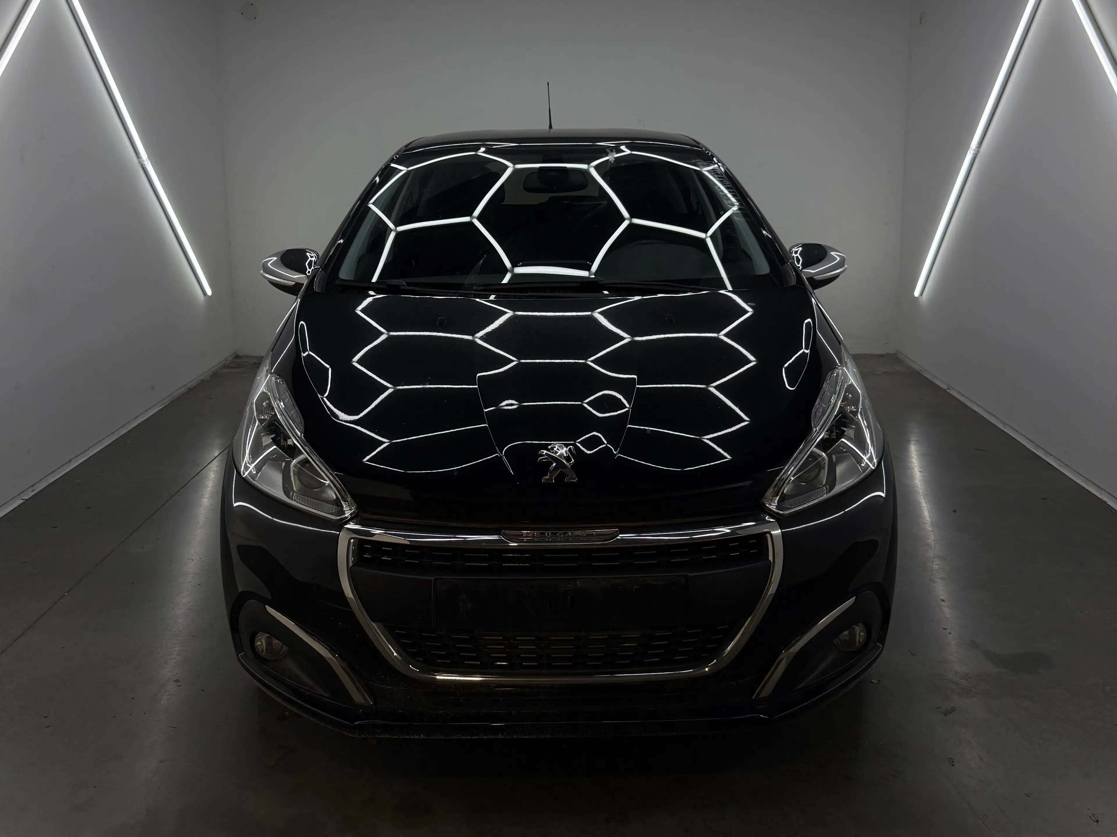 Peugeot 208 208 1.2 PureTech Signature S — photo 2