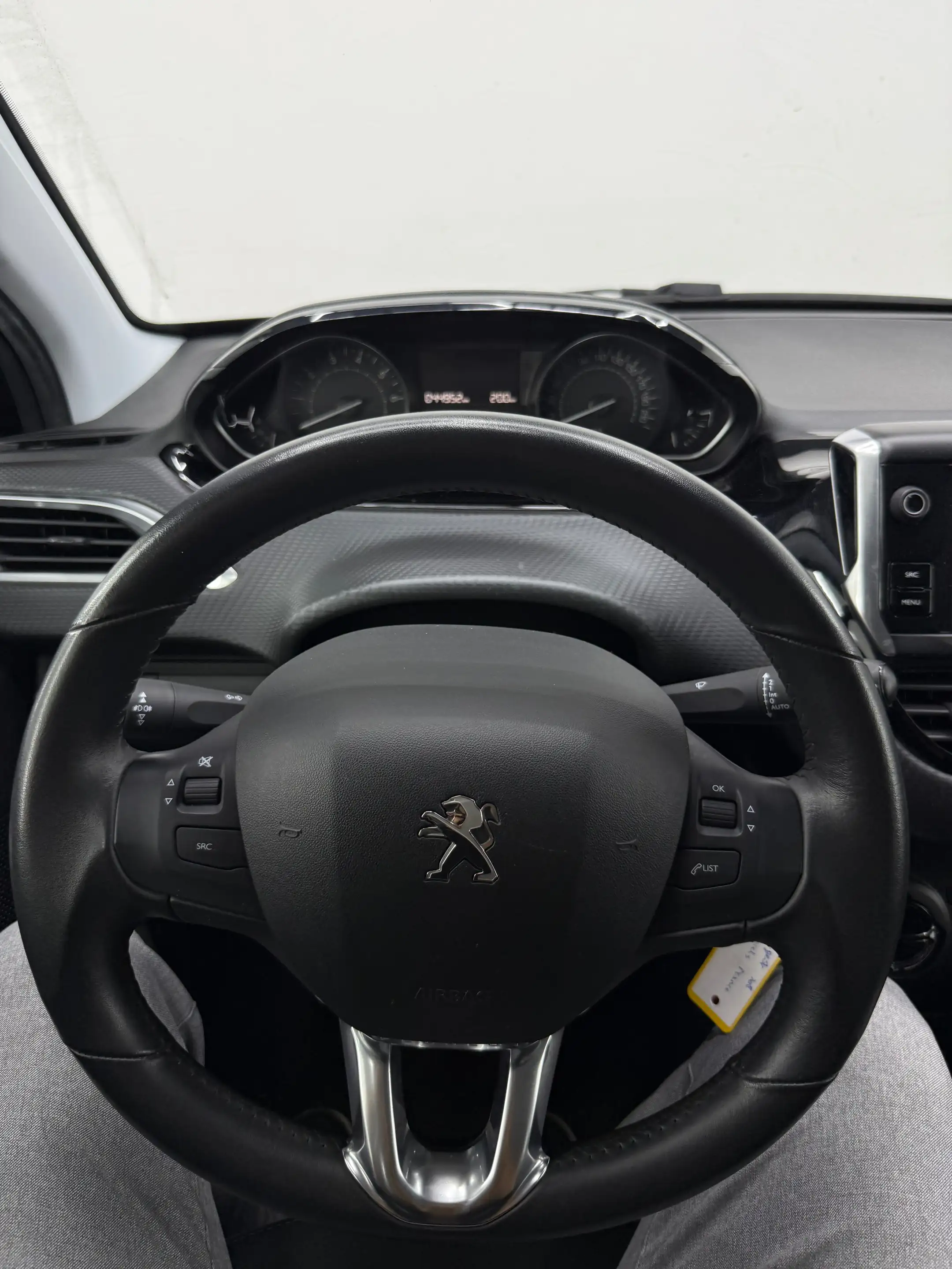 Peugeot 208 208 1.2 PureTech Signature S — photo 9