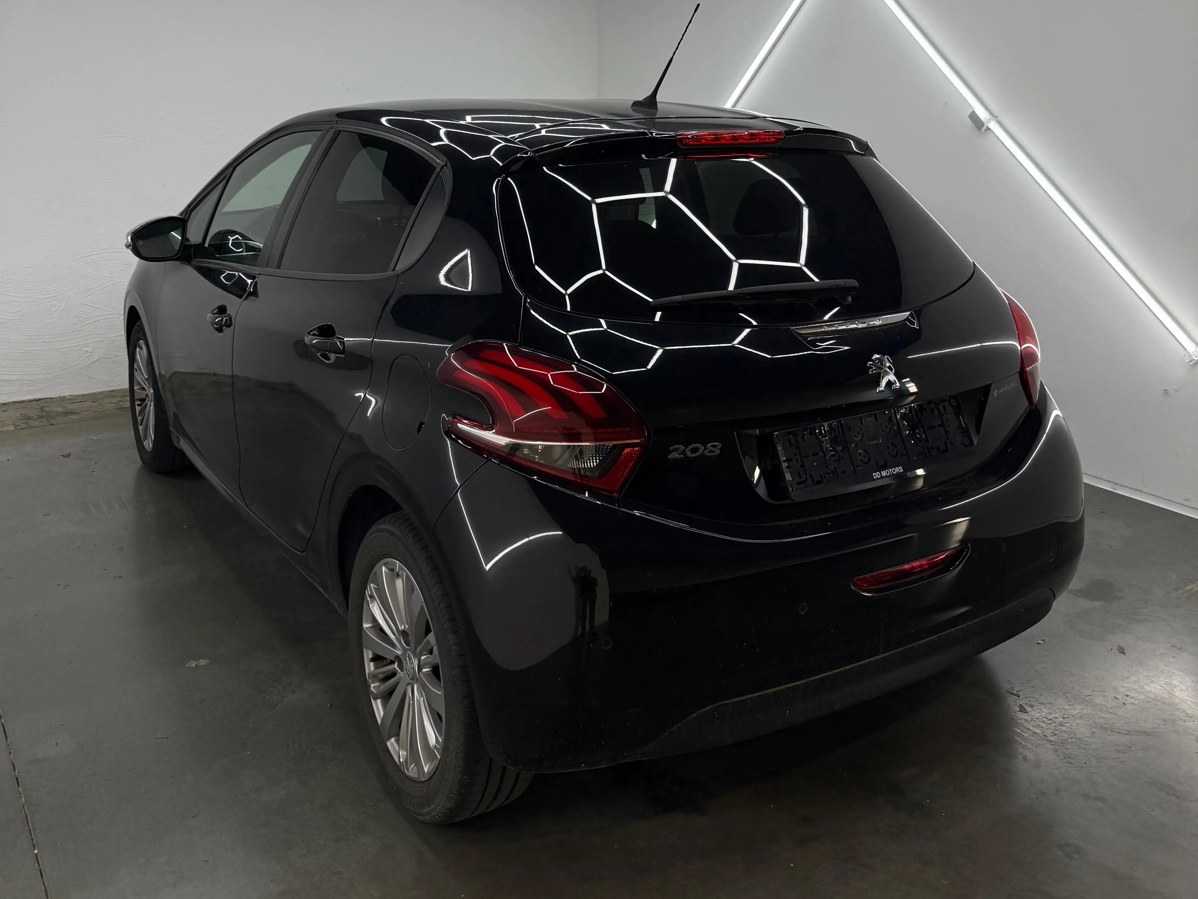 Peugeot 208 208 1.2 PureTech Signature S — photo 4