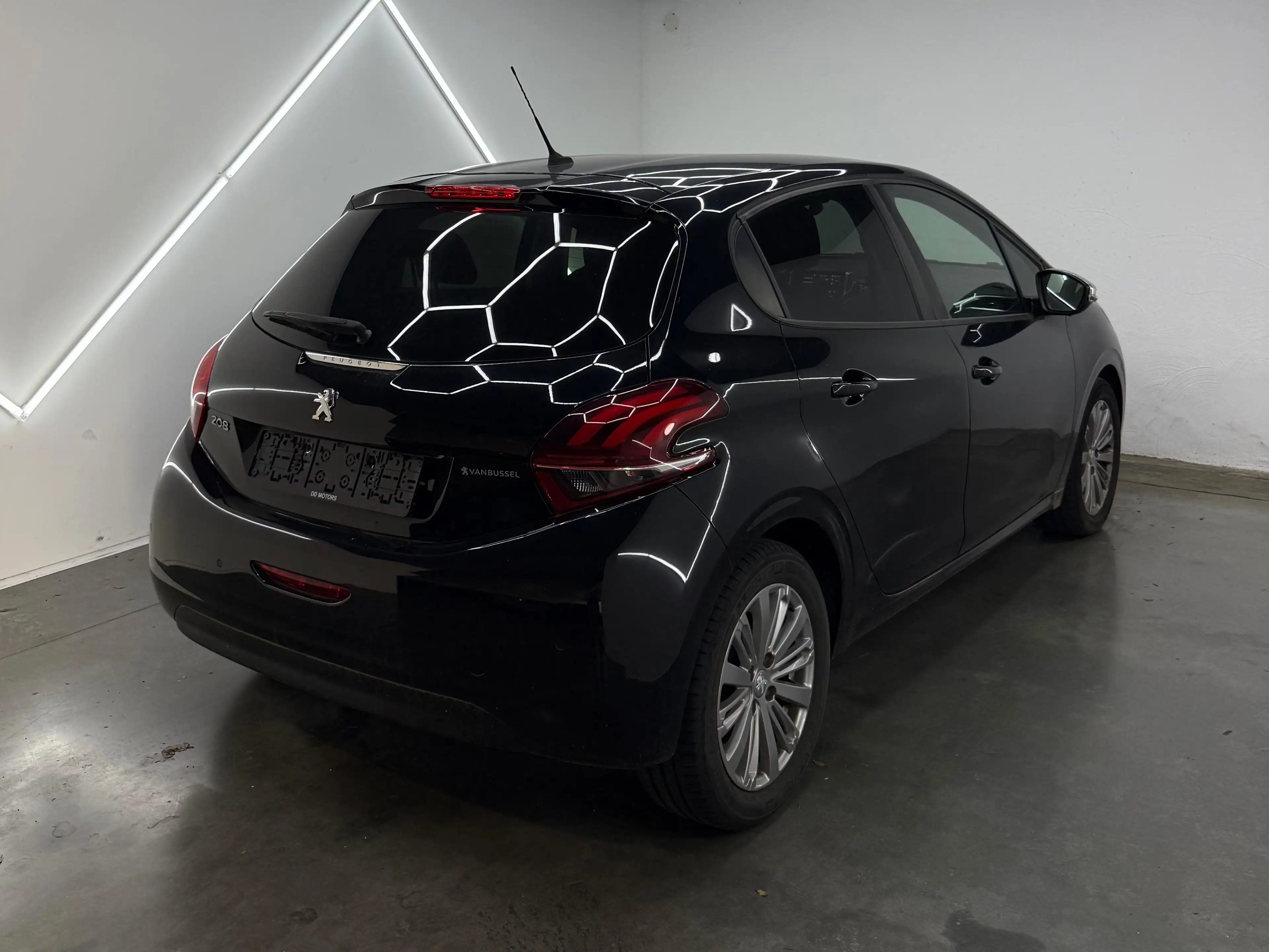 Peugeot 208 208 1.2 PureTech Signature S — photo 6