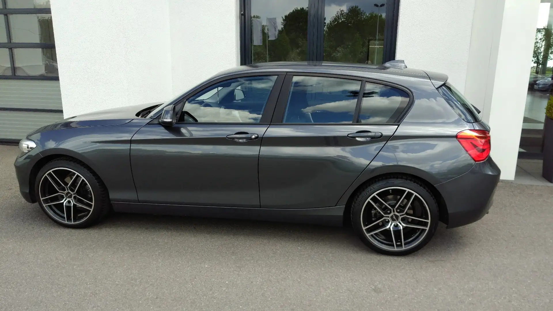 BMW 116 116 d Efficient Dynamics Advantage Grau - 1