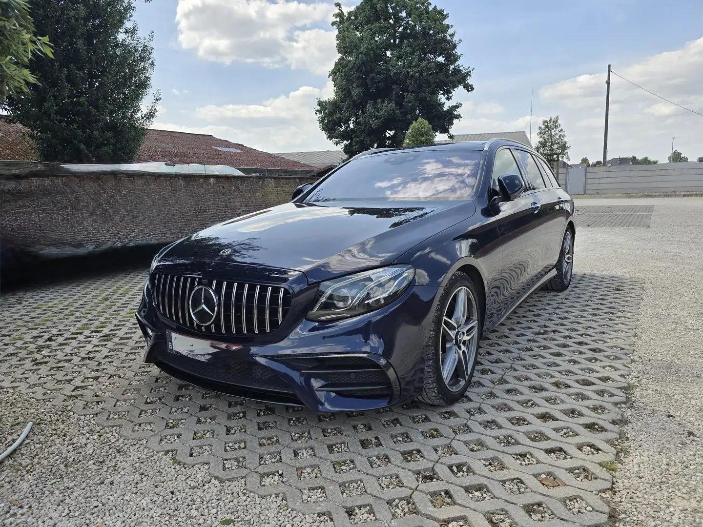 Mercedes-Benz E 300 E 300 d T 9G-TRONIC AMG Line Blauw - 2