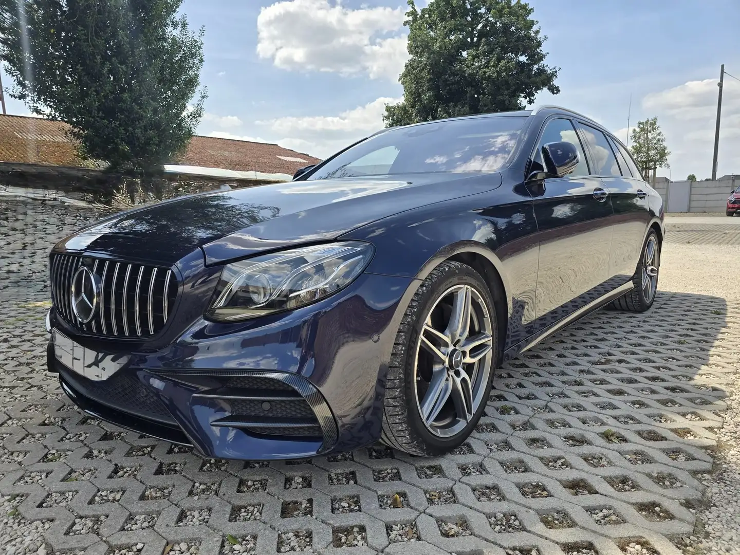 Mercedes-Benz E 300 E 300 d T 9G-TRONIC AMG Line Blauw - 1