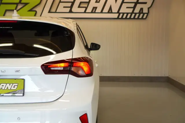 Ford Focus view 6