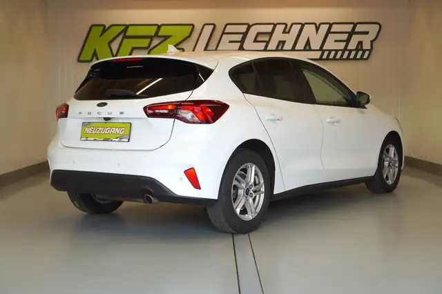 Ford Focus view 4