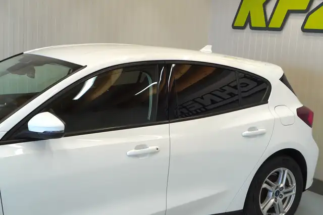 Ford Focus view 12