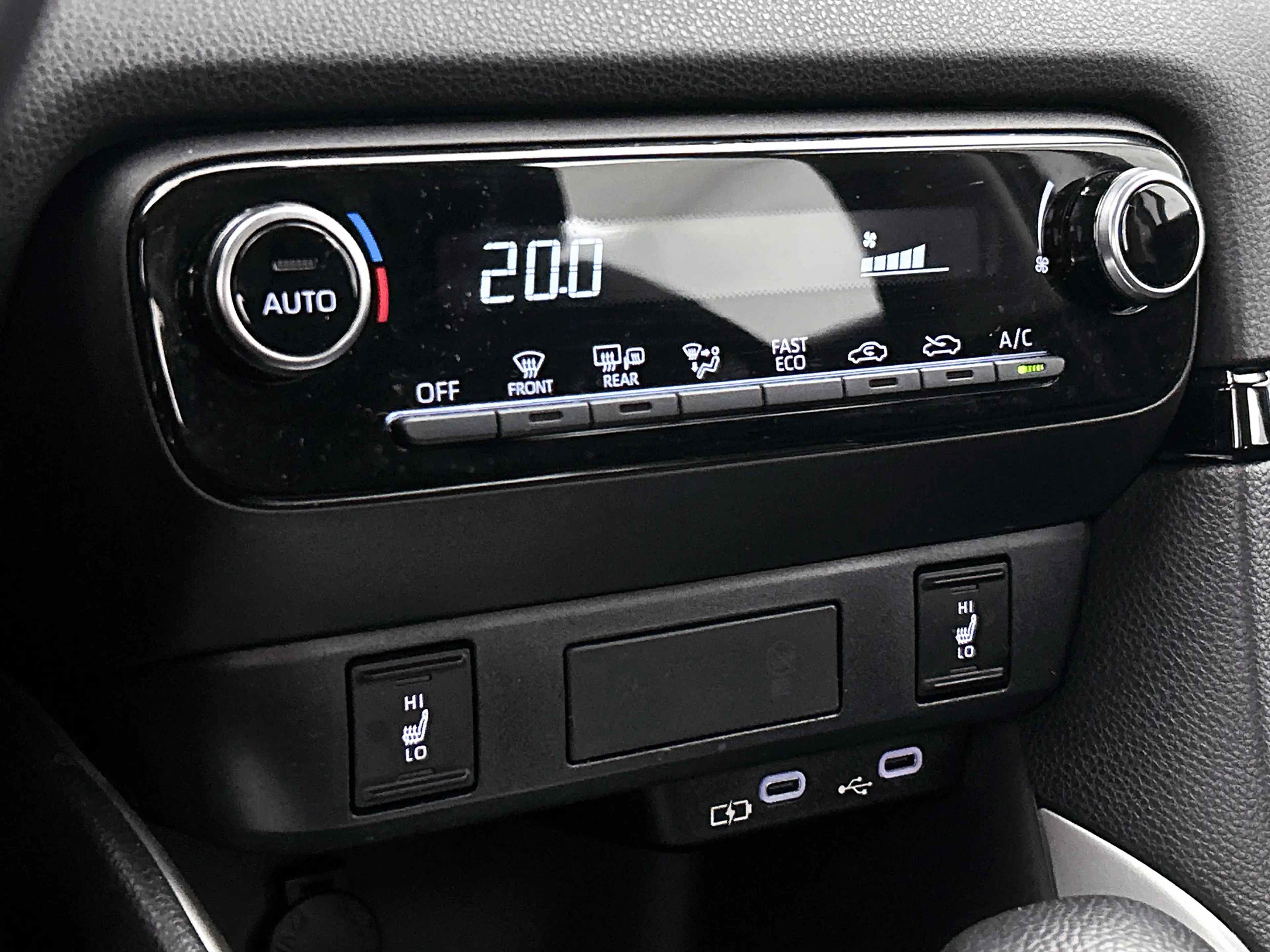 Mazda 2 Hybrid 1.5 Centre-line | Stoelverwarming | Climate — photo 9