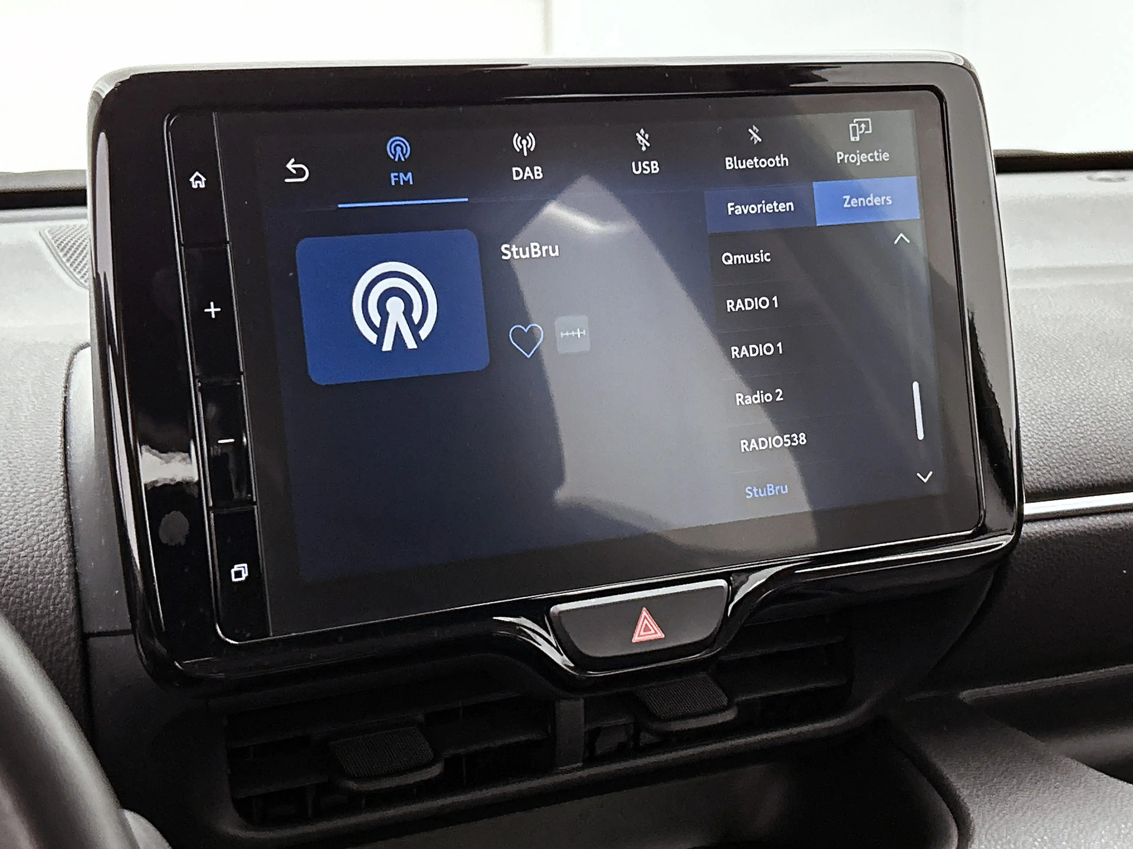 Mazda 2 Hybrid 1.5 Centre-line | Stoelverwarming | Climate — photo 7