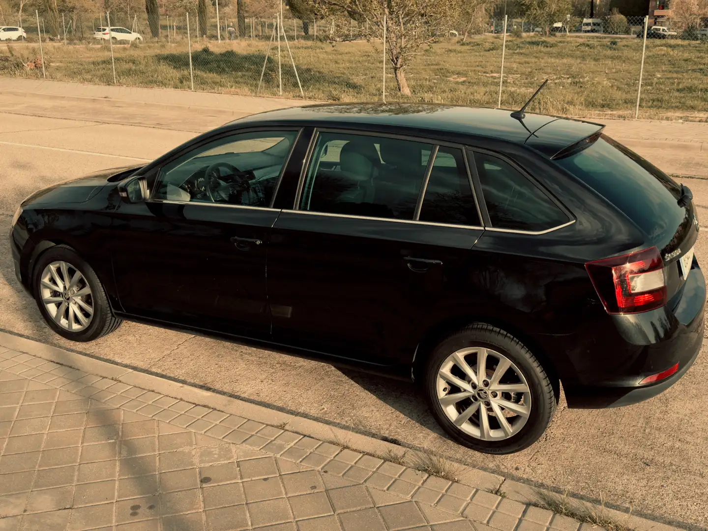 Skoda Rapid/Spaceback Rapid 1.0 TSI Like 70kW Like Negro - 2