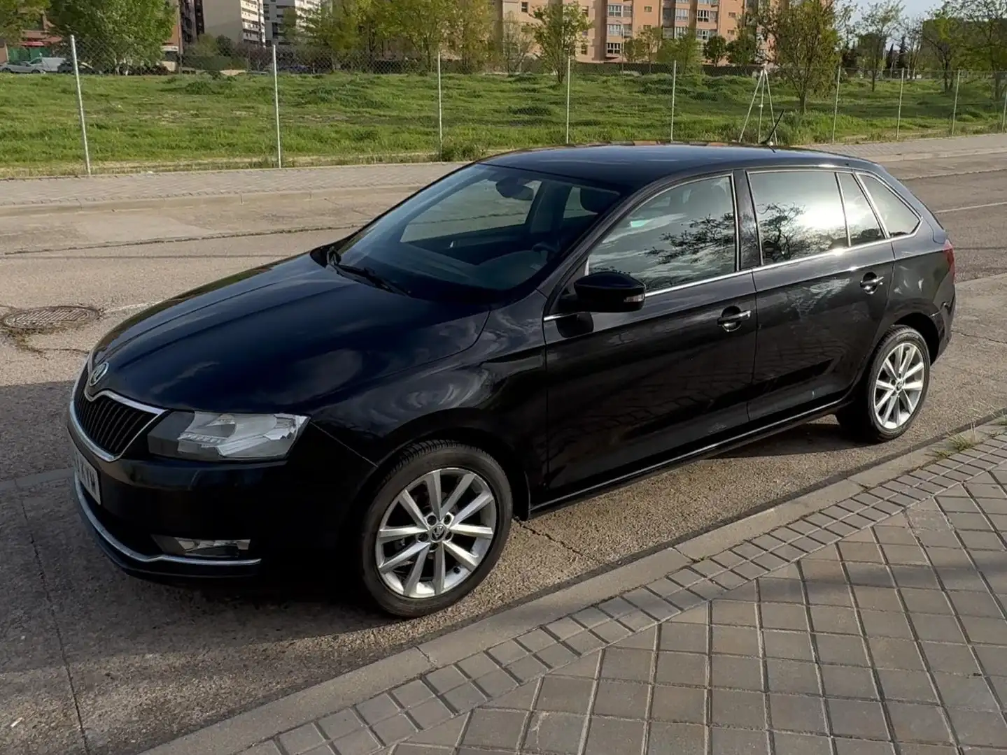 Skoda Rapid/Spaceback Rapid 1.0 TSI Like 70kW Like Negro - 1