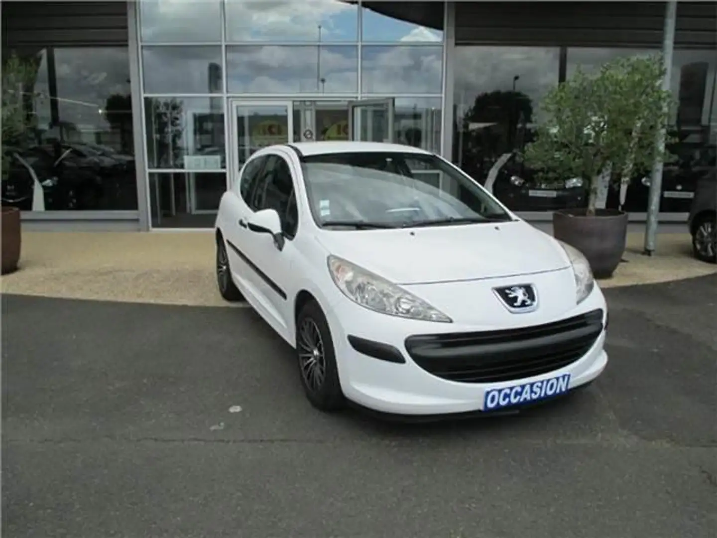 Peugeot 207 1.4 HDi70 Urban 3p Biały - 1