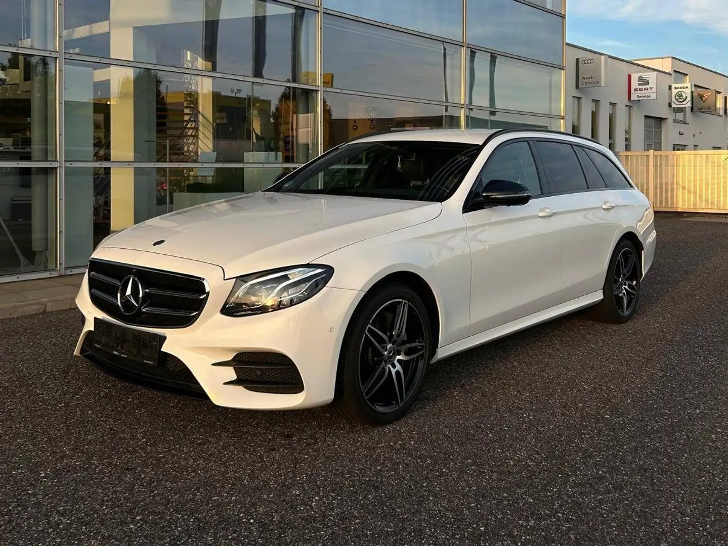 Mercedes-Benz E 220 E 220 d T Aut. Weiß - 1
