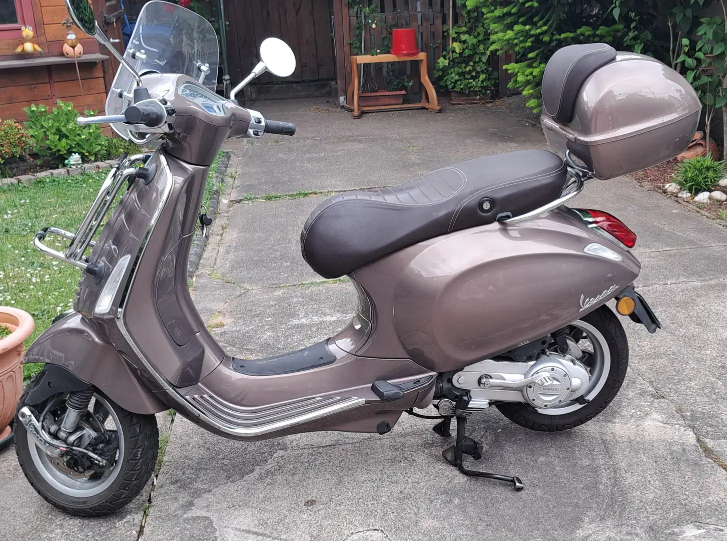 Vespa Primavera 50 smeđa - 1