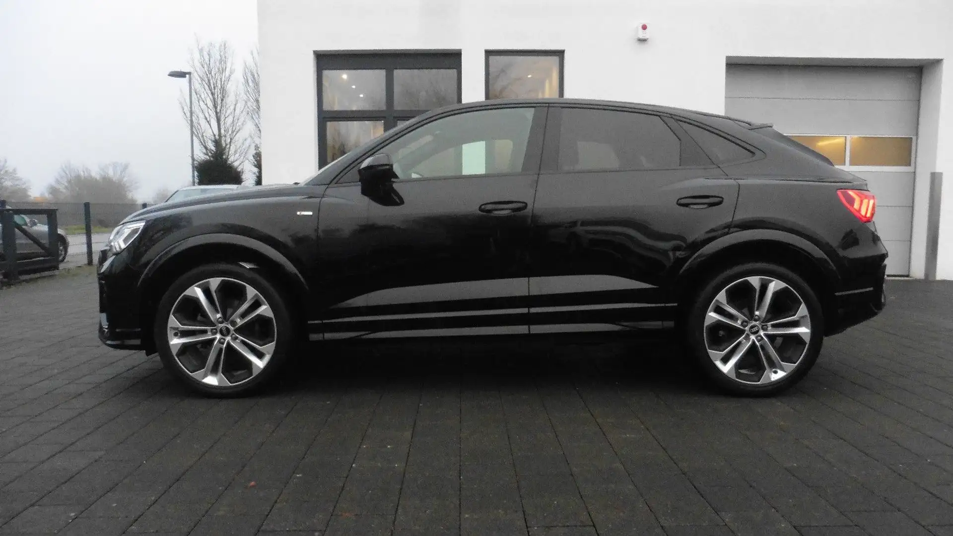 Audi Q3 Sportback 35 TFSI S line Sport Edition 20" Schwarz - 2