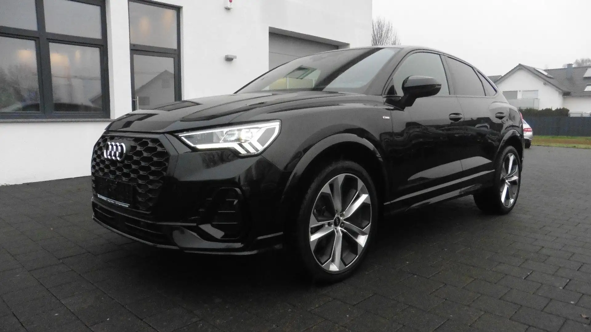 Audi Q3 Sportback 35 TFSI S line Sport Edition 20" Schwarz - 1