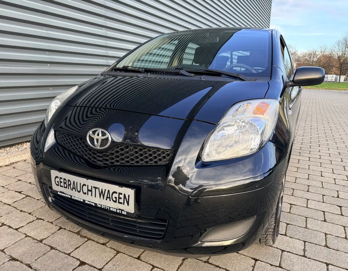 Toyota Yaris 1.3 16V Cool/5-türig/Klima/Euro5/TÜV:11/27 Schwarz - 1