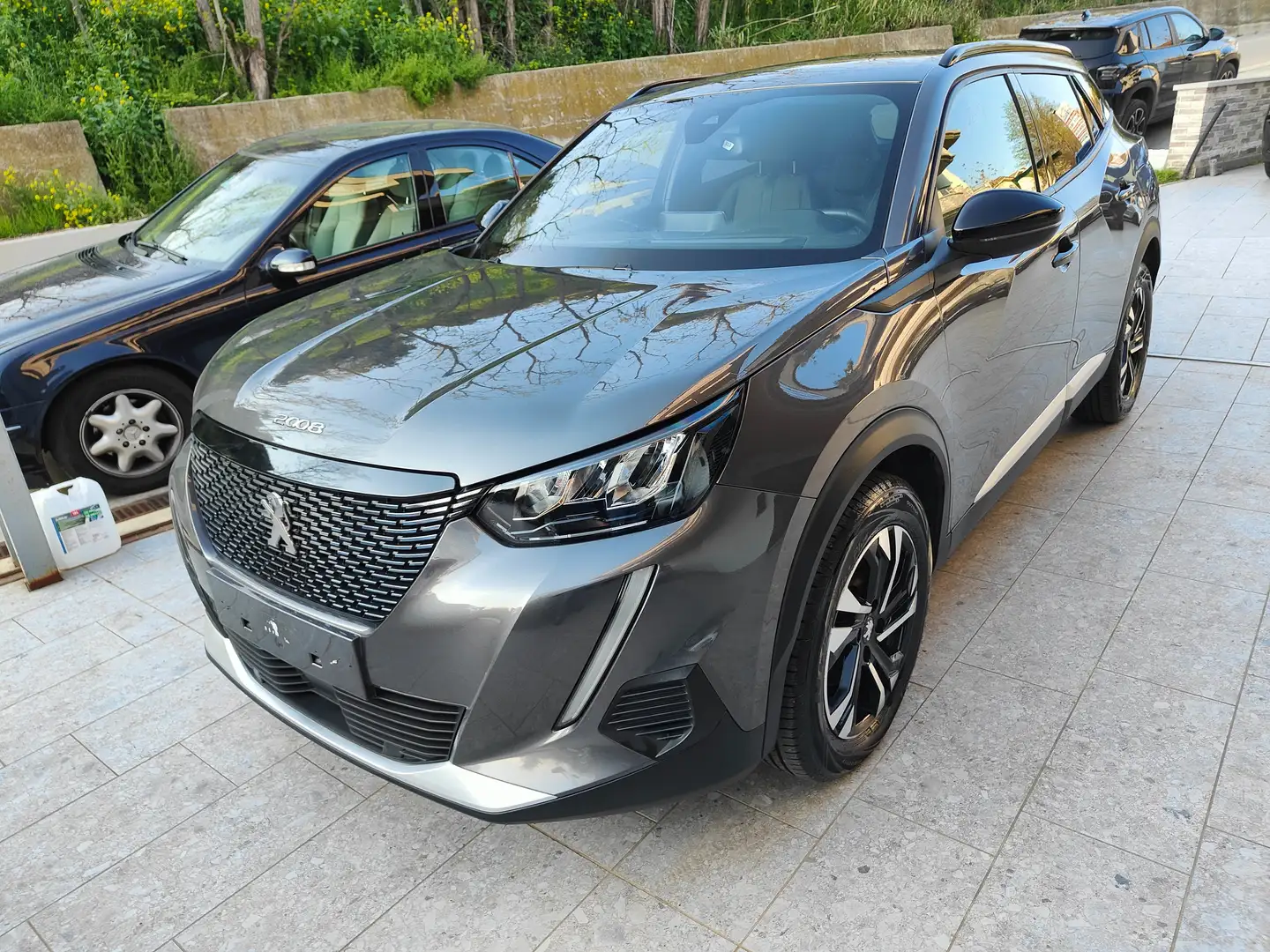 Peugeot 2008 2008 1.2 puretech Allure 100CV Gris - 1