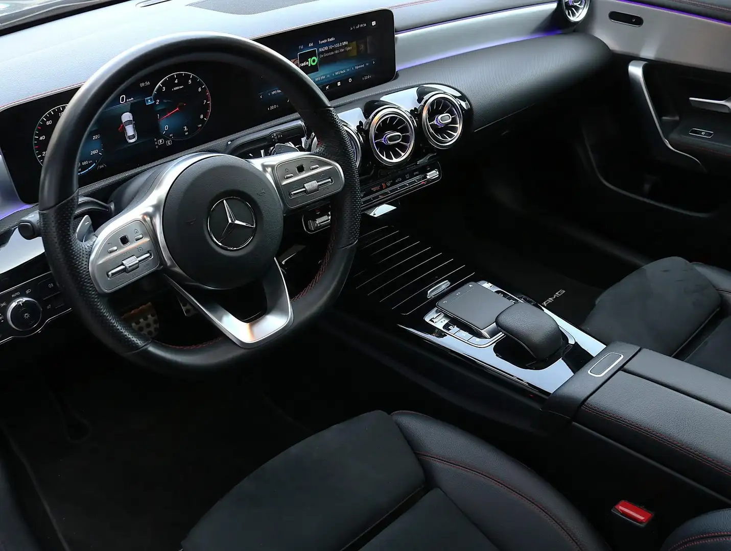 Mercedes-Benz CLA 180 AMG | Panoramadak | Sfeerverlichting Zwart - 2