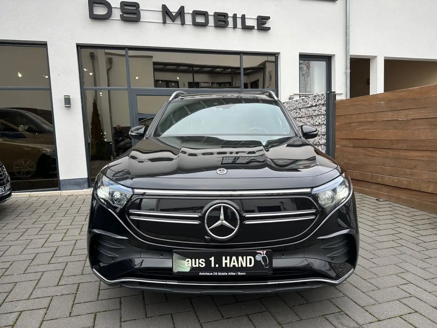 Mercedes-Benz EQB 300 4Matic AMG Line/Pano/Memory/Advanced Plu Zwart - 2