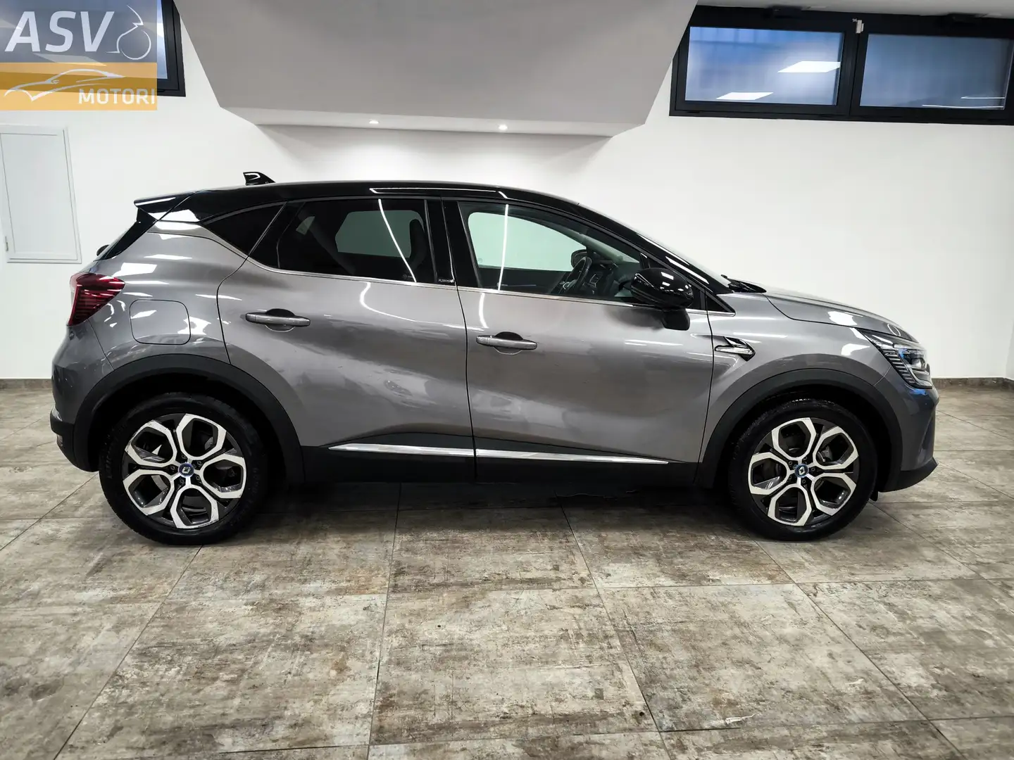 Renault Captur Captur II 1.6 E-Tech phev Intens 160cv auto my21 Grijs - 2