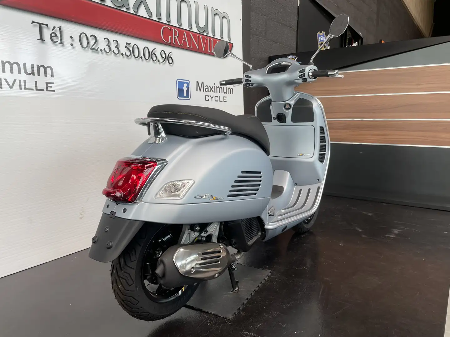 Vespa GTS 125 Gri - 2