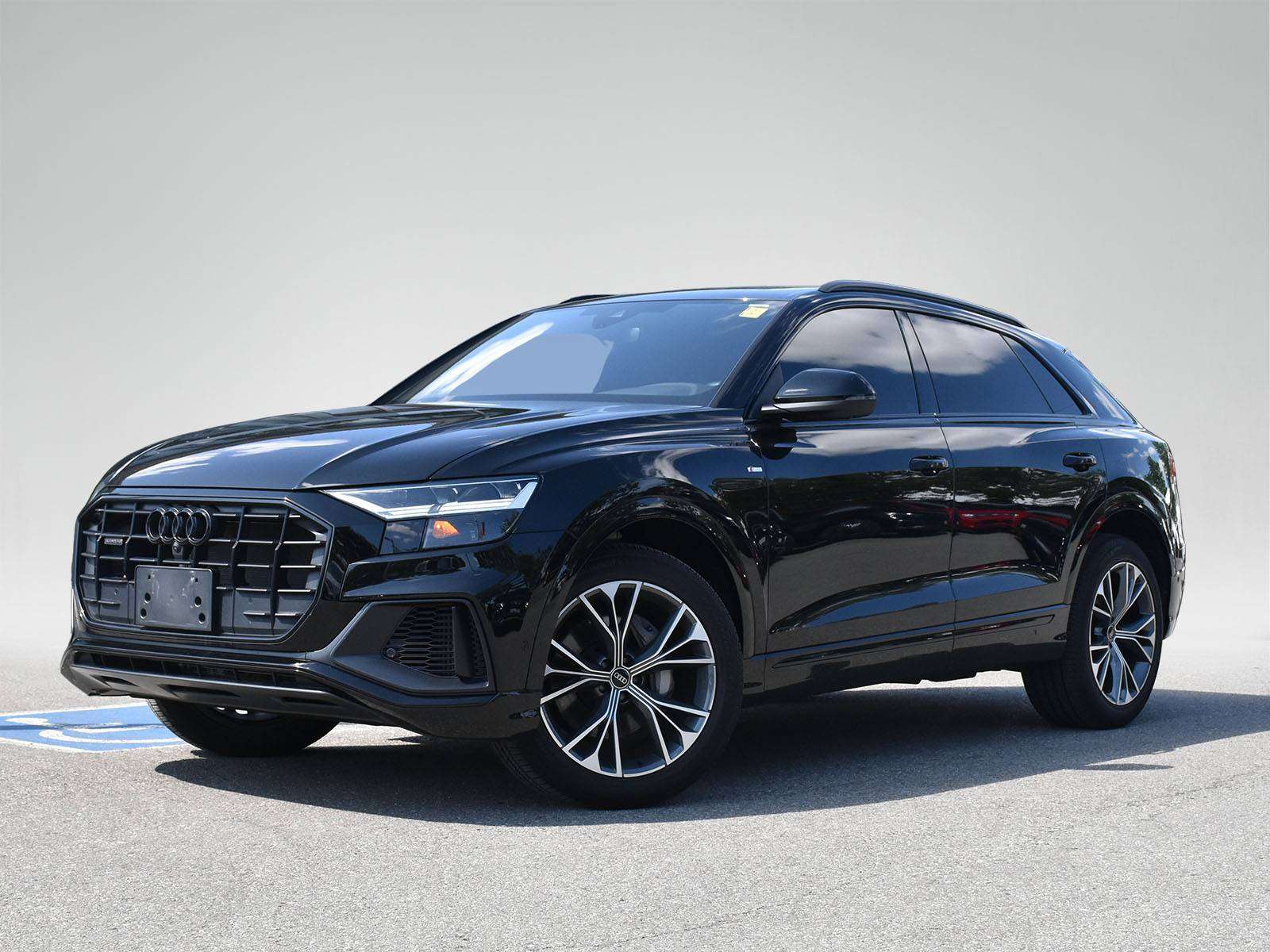 2022 Audi Q8 /Black Optics Package