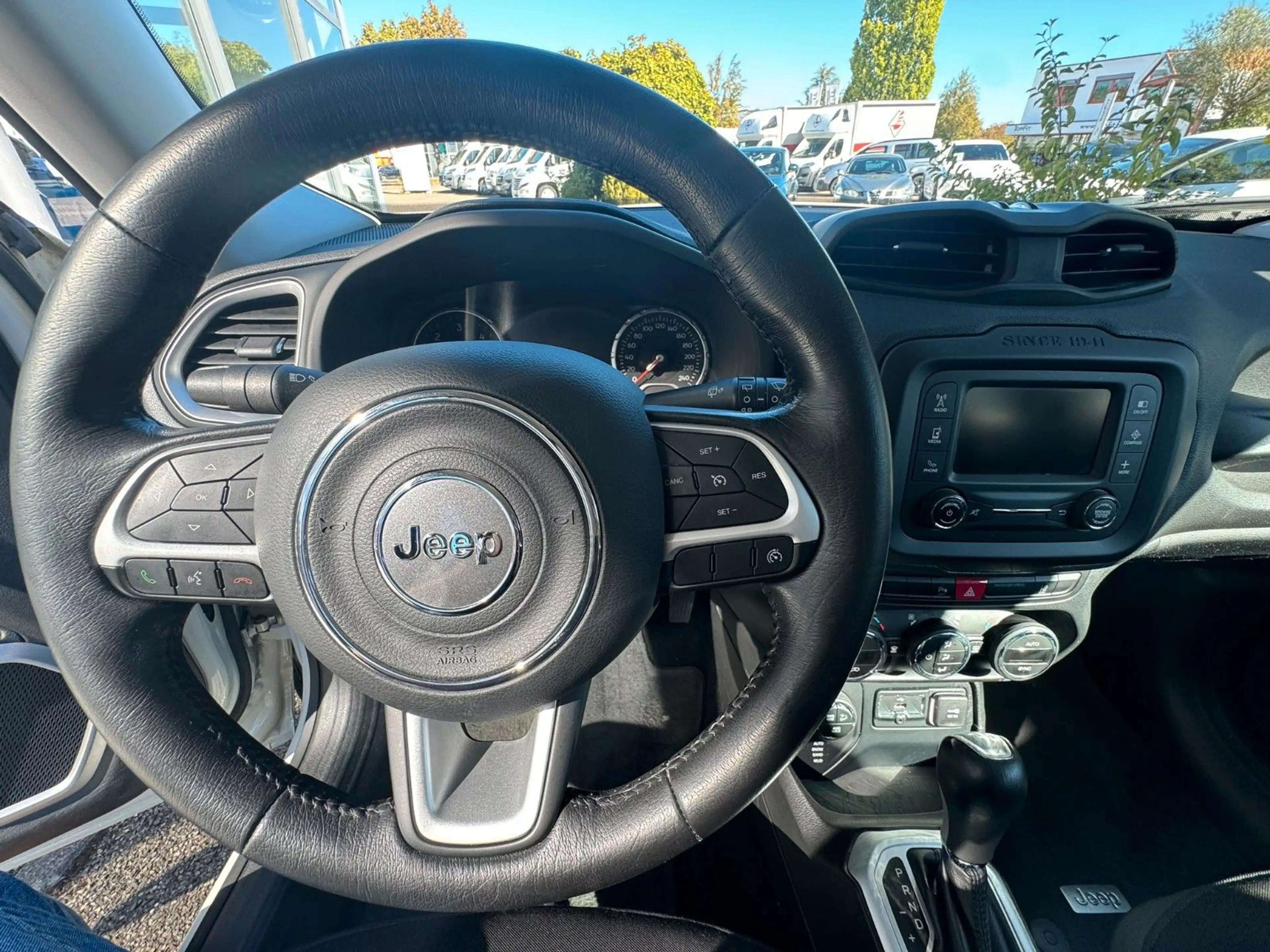Jeep Renegade Limited 4WD — photo 14