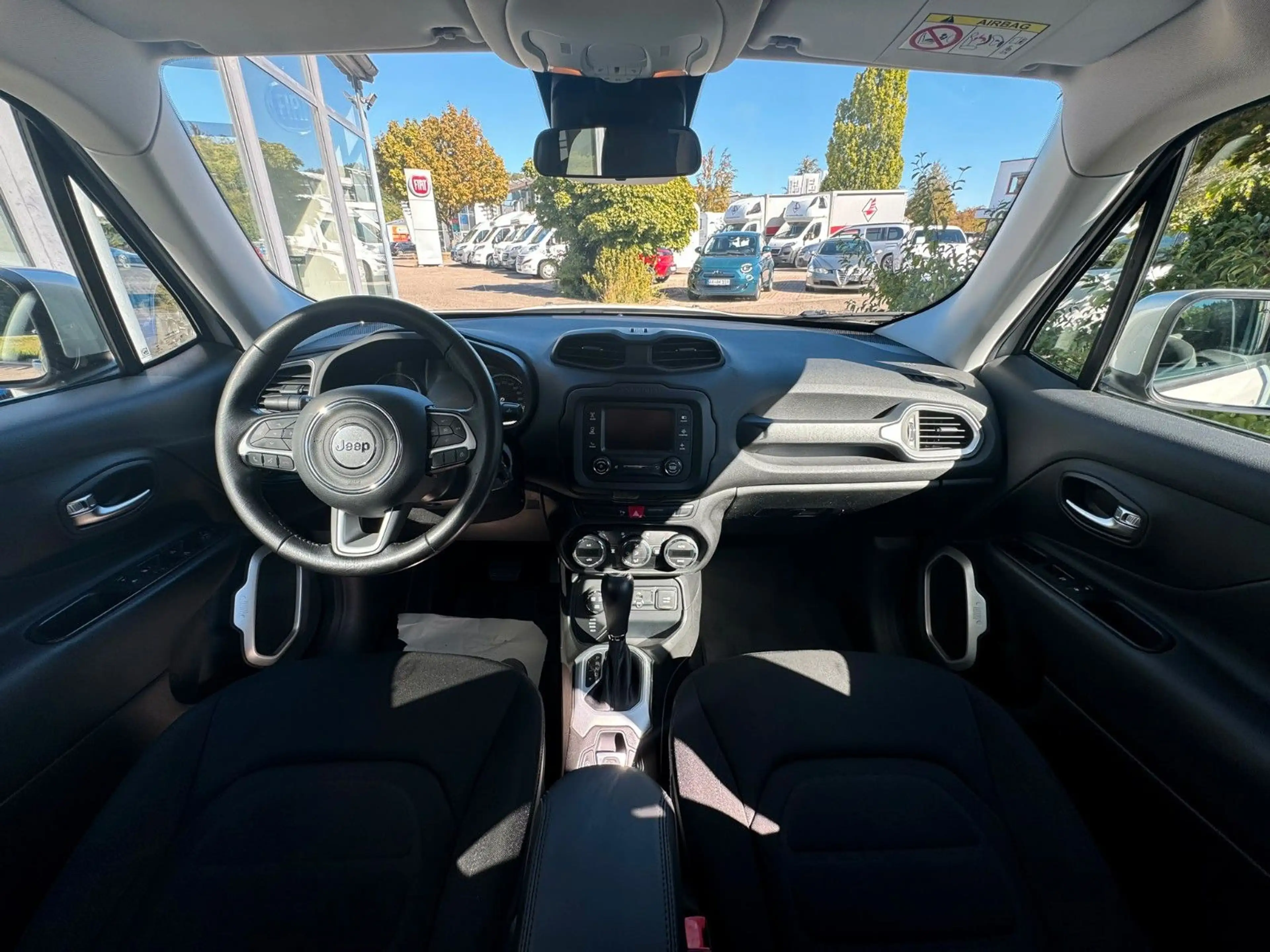 Jeep Renegade Limited 4WD — photo 17