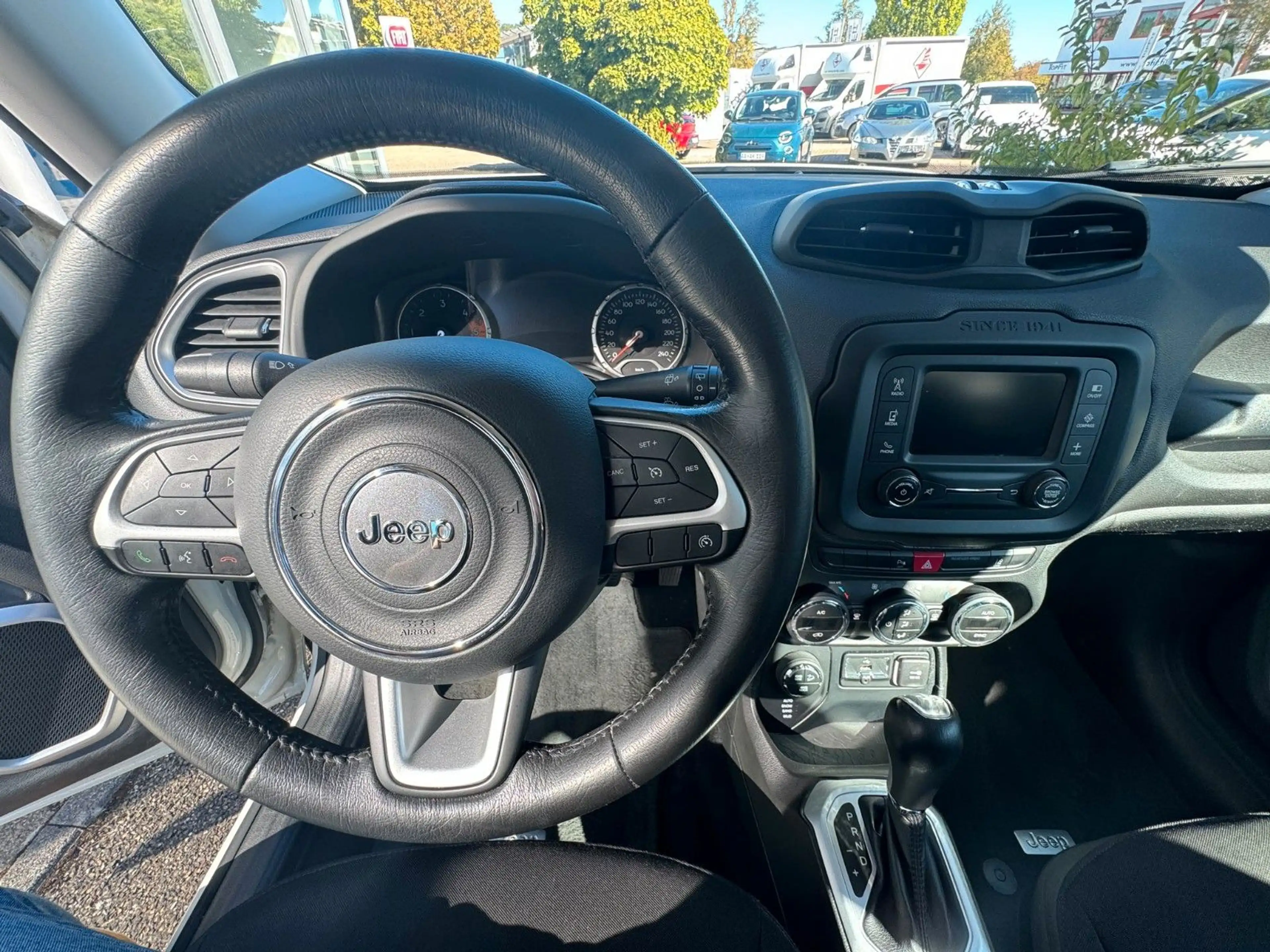 Jeep Renegade Limited 4WD — photo 15