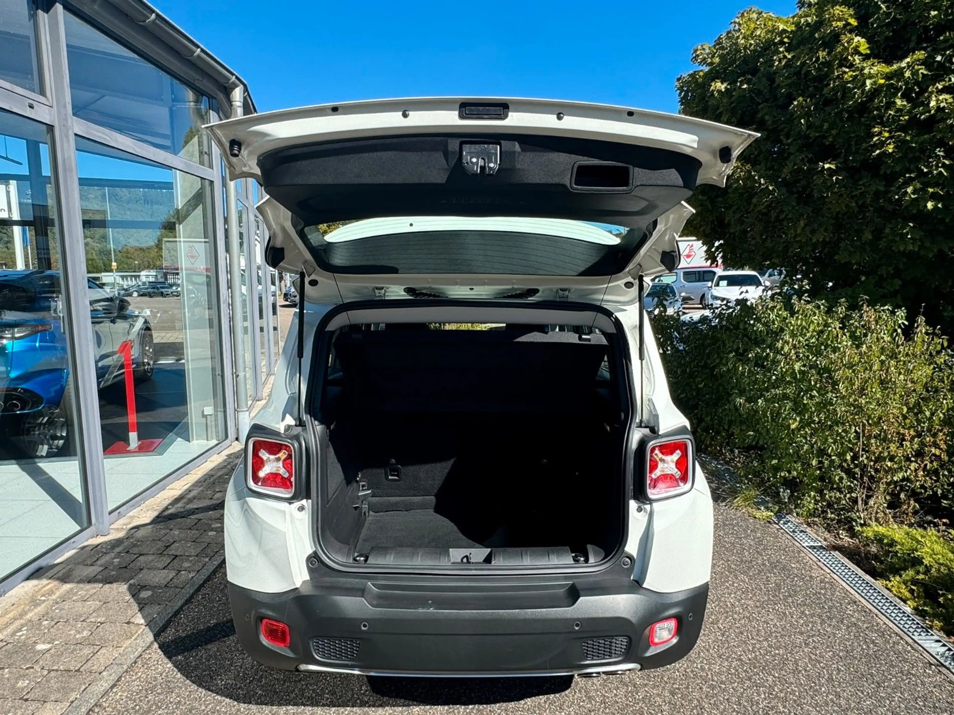 Jeep Renegade Limited 4WD — photo 4