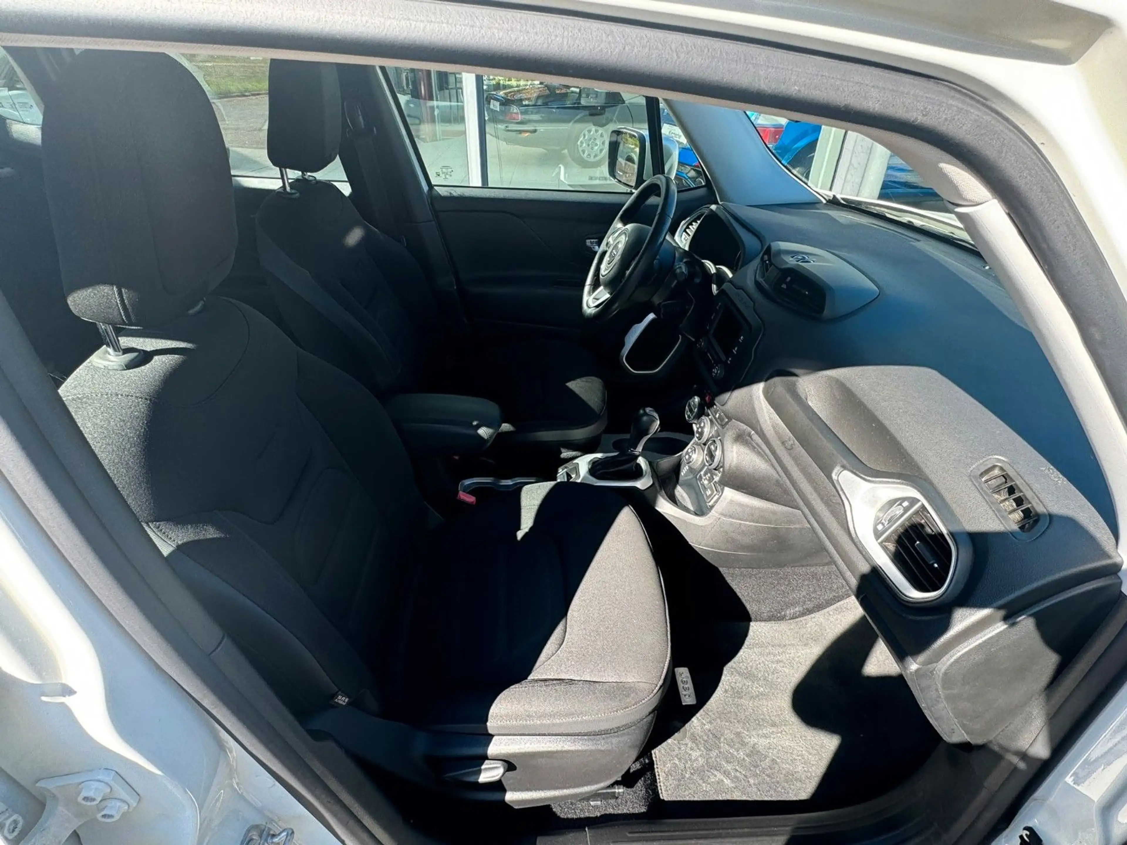 Jeep Renegade Limited 4WD — photo 8