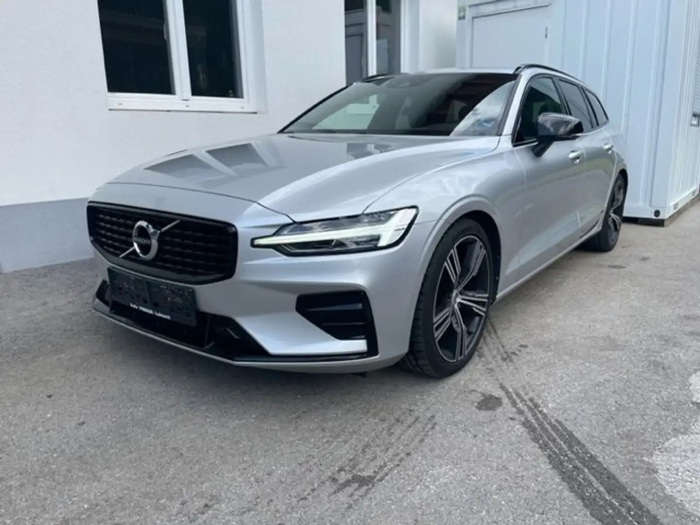 Volvo V60 B3 (P) R Design Geartronic Silber - 1