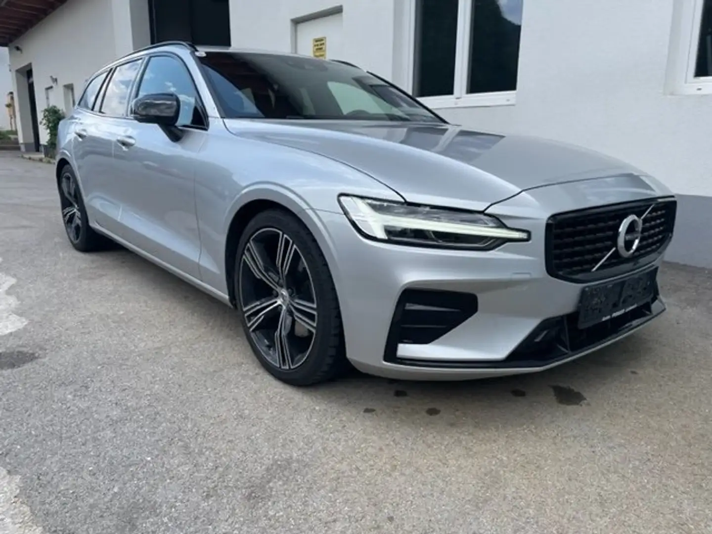 Volvo V60 B3 (P) R Design Geartronic Silber - 2