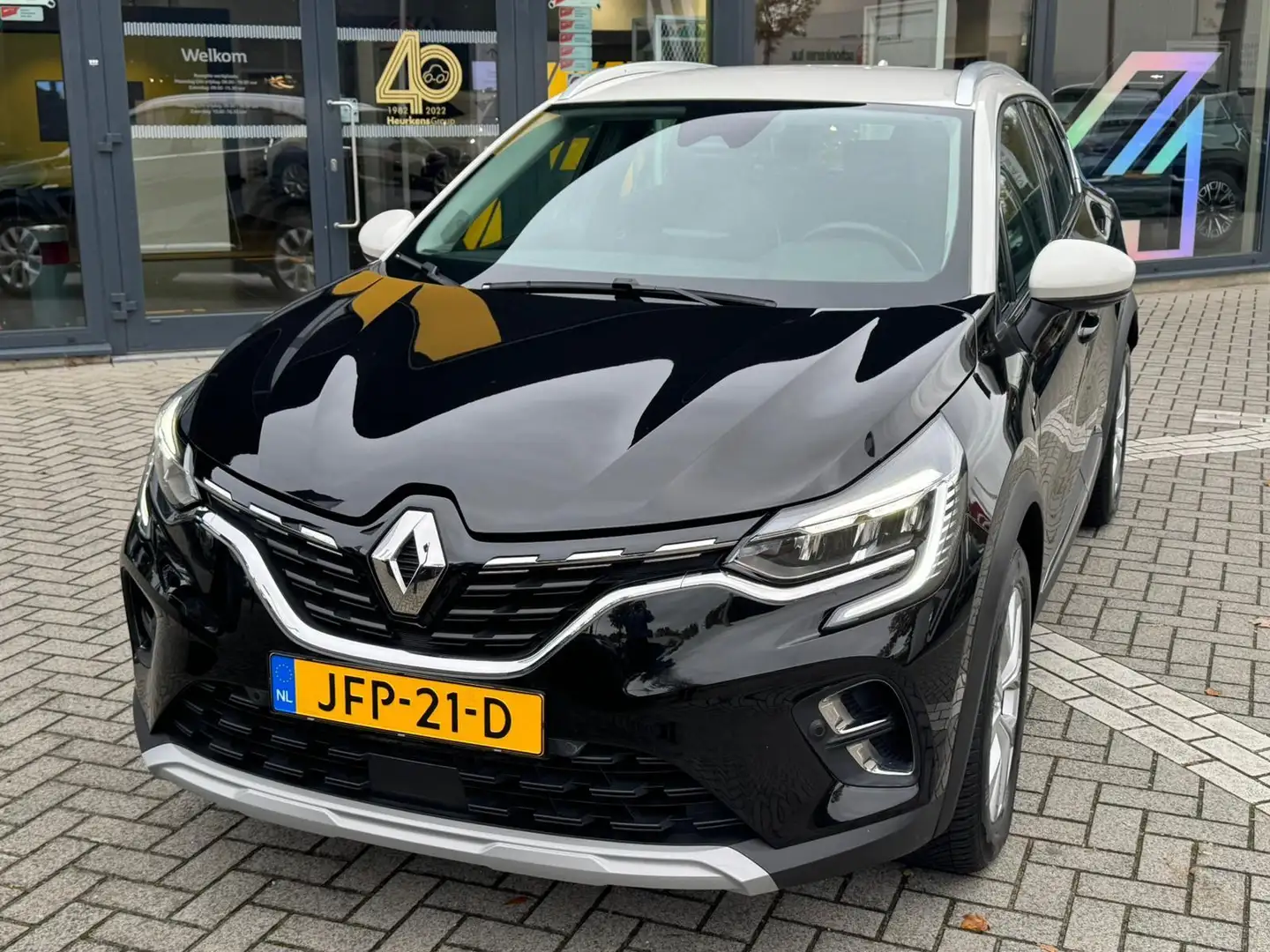 Renault Captur TCe 130 Intens | Automaat | Dealeronderhouden | Zwart - 2