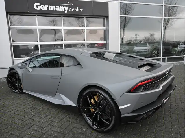Lamborghini Huracan view 5
