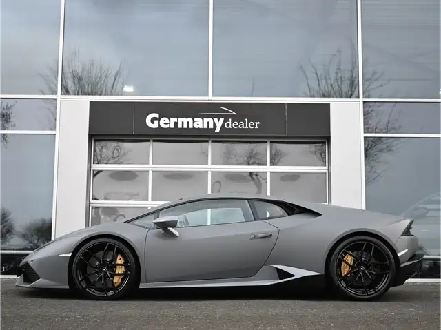 Lamborghini Huracan view 11