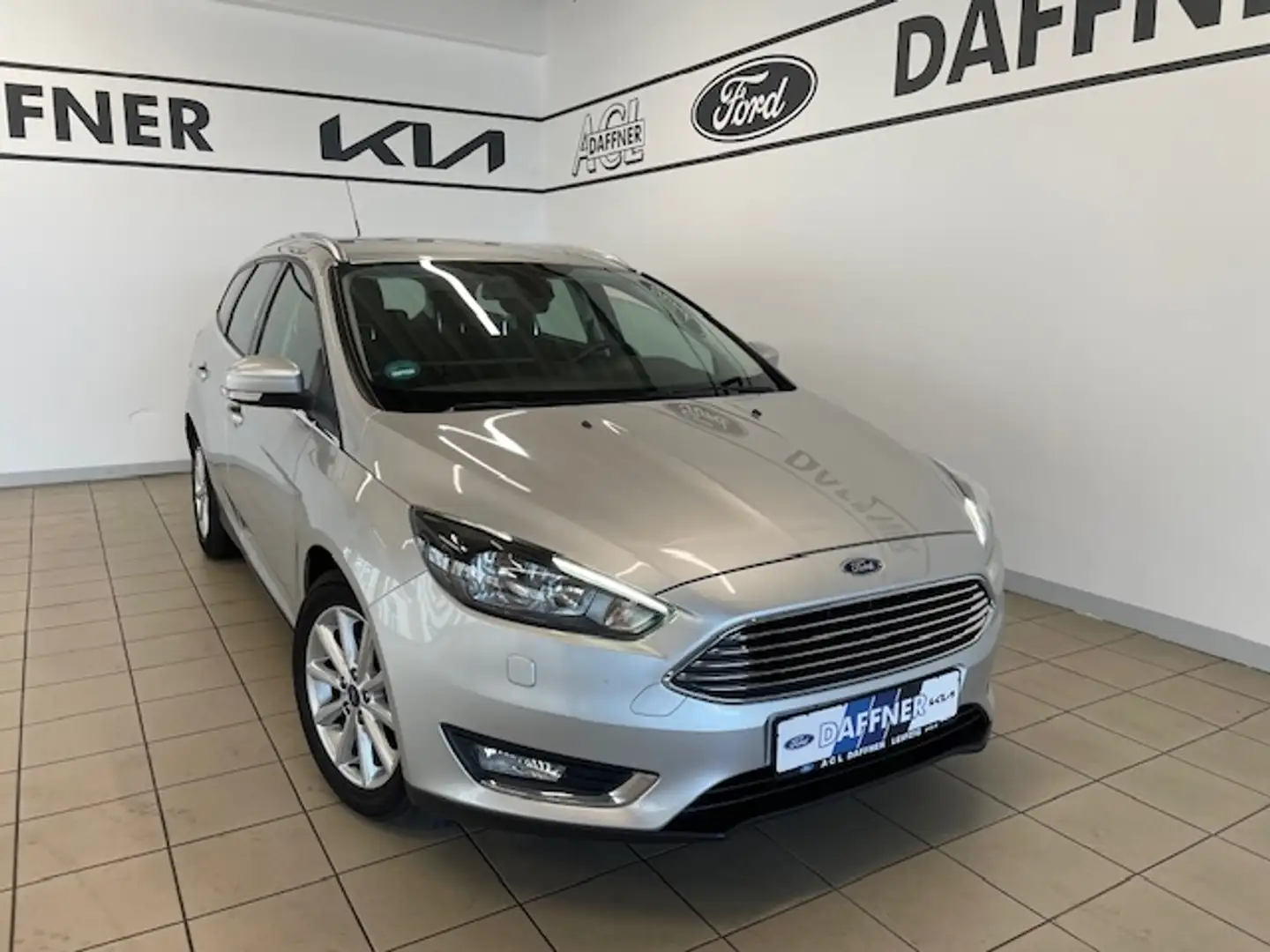 Ford Focus Turnier Titanium Klima Tempomat Bluetooth Silber - 1