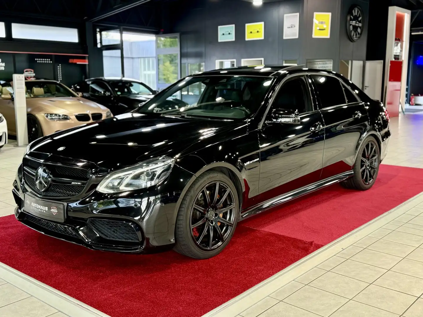 Mercedes-Benz E 63 AMG 4Matic +KEYLESS+PANO+LOGIC7+RÜCKFAHRK.+ Schwarz - 1