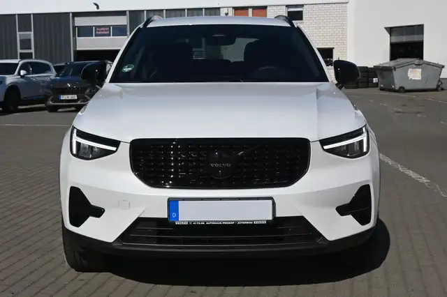 Volvo XC40 view 8