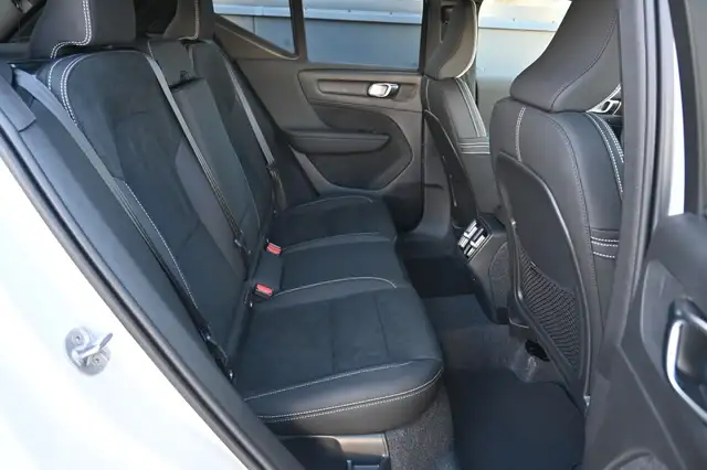 Volvo XC40 view 15