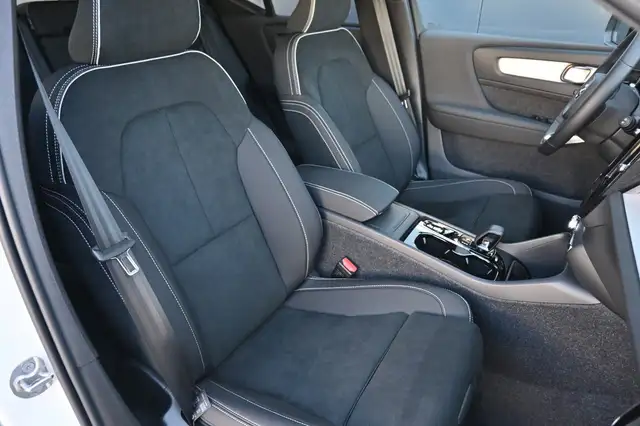 Volvo XC40 view 14