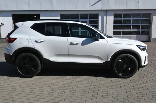 Volvo XC40 view 6