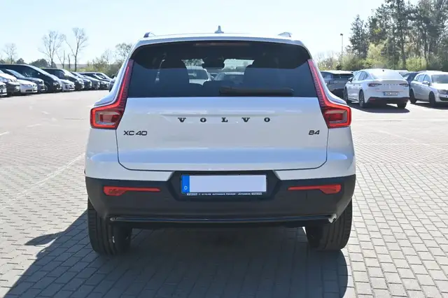 Volvo XC40 view 4
