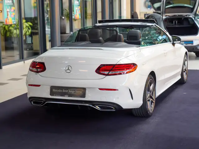Mercedes-Benz C-Class view 3