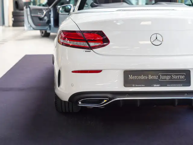 Mercedes-Benz C-Class view 4