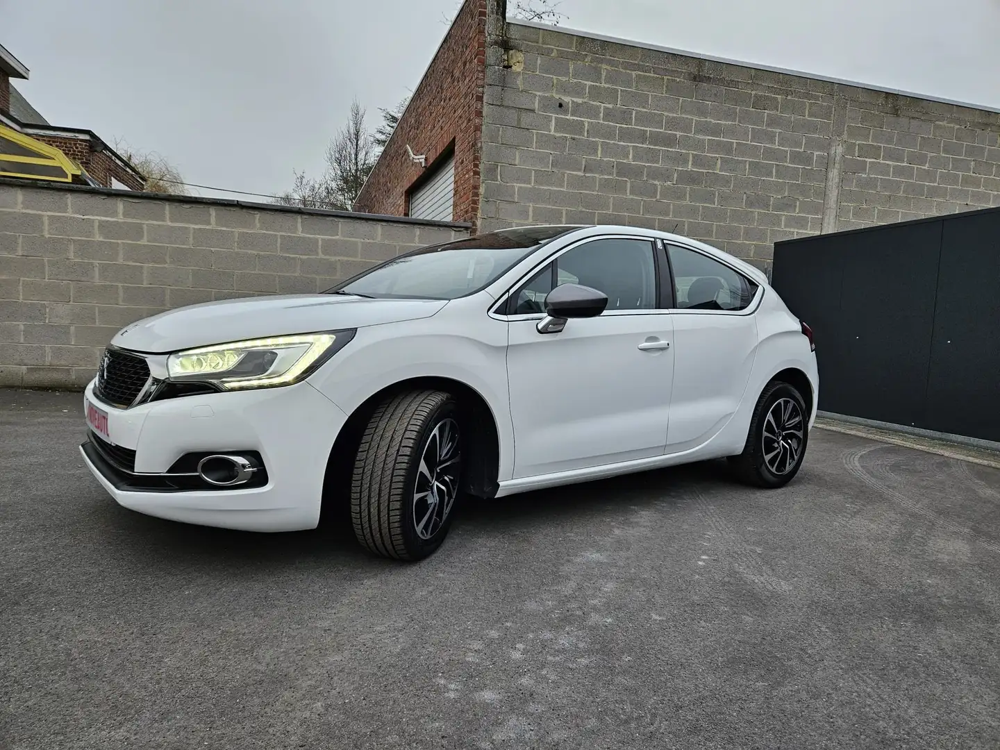 DS Automobiles DS 4 1.6d BlueHDi Be Chic S* NAV PARKSENSO CRUISE CONTR Blanc - 2