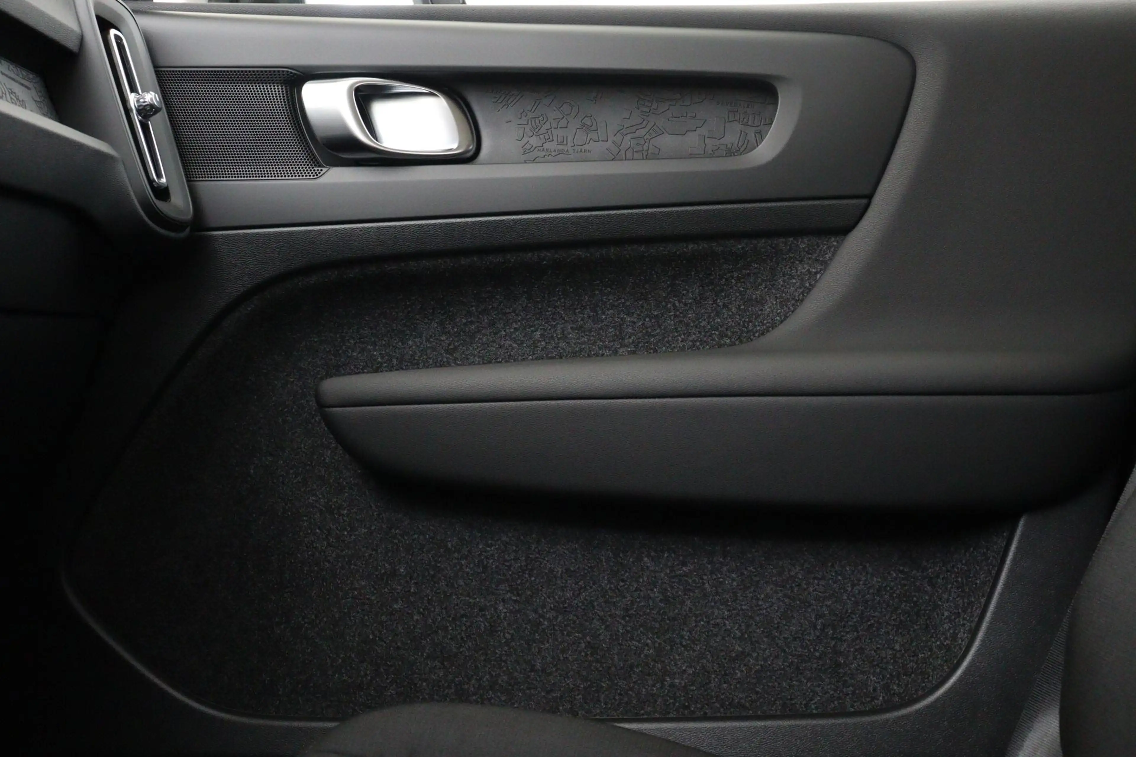 Volvo EX40 SINGLE MOTOR ESSENTIAL 70 kWh -CAMERA|CRUISE|DAB|C — photo 14