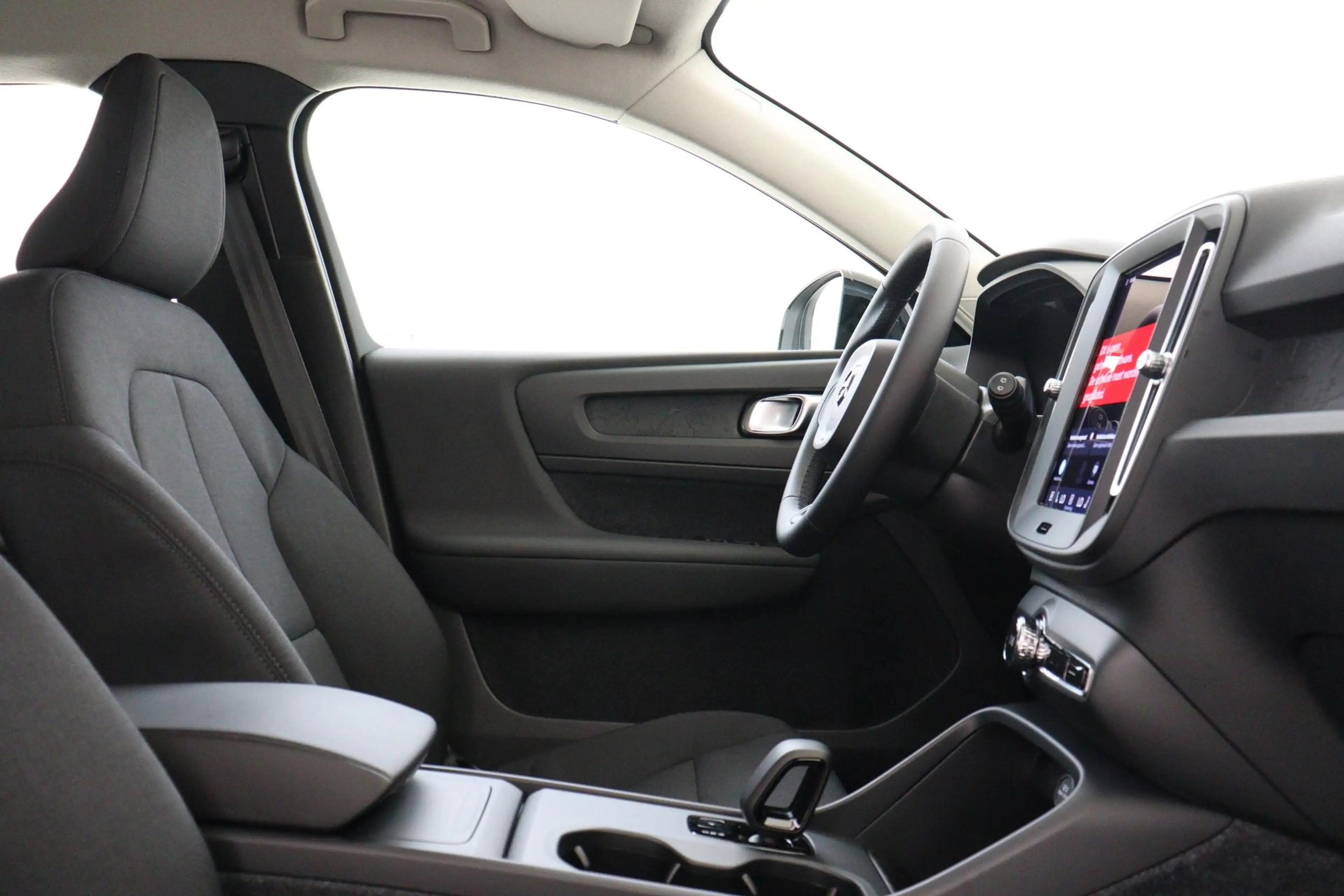 Volvo EX40 SINGLE MOTOR ESSENTIAL 70 kWh -CAMERA|CRUISE|DAB|C — photo 8